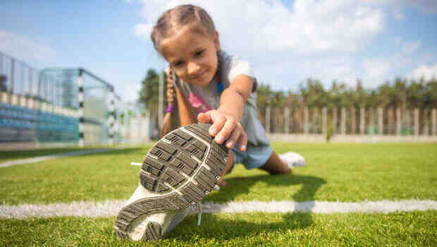 ‘Yanlış ayakkabı çocuğun ayak sağlığını bozabilir’